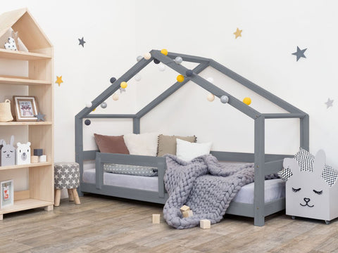 Kinder Hausbett "LUCKY" aus Massivholz mit Rausfallschutz