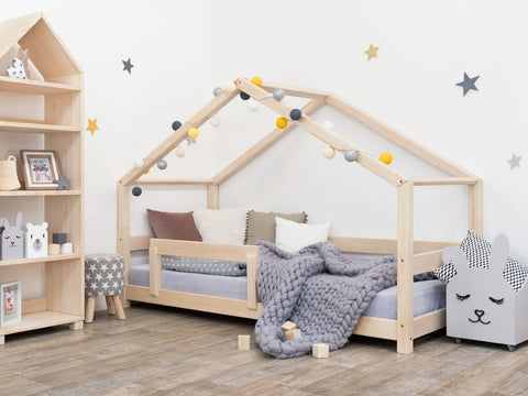 Kinder Hausbett "LUCKY" aus Massivholz mit Rausfallschutz